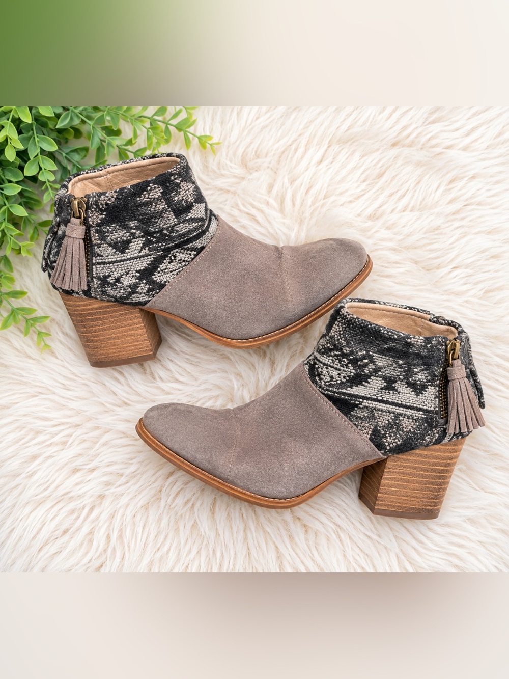 TOMS Leila Gray Suede Aztec Ankle Booties Women’s Size 8 Block Heel Tassel